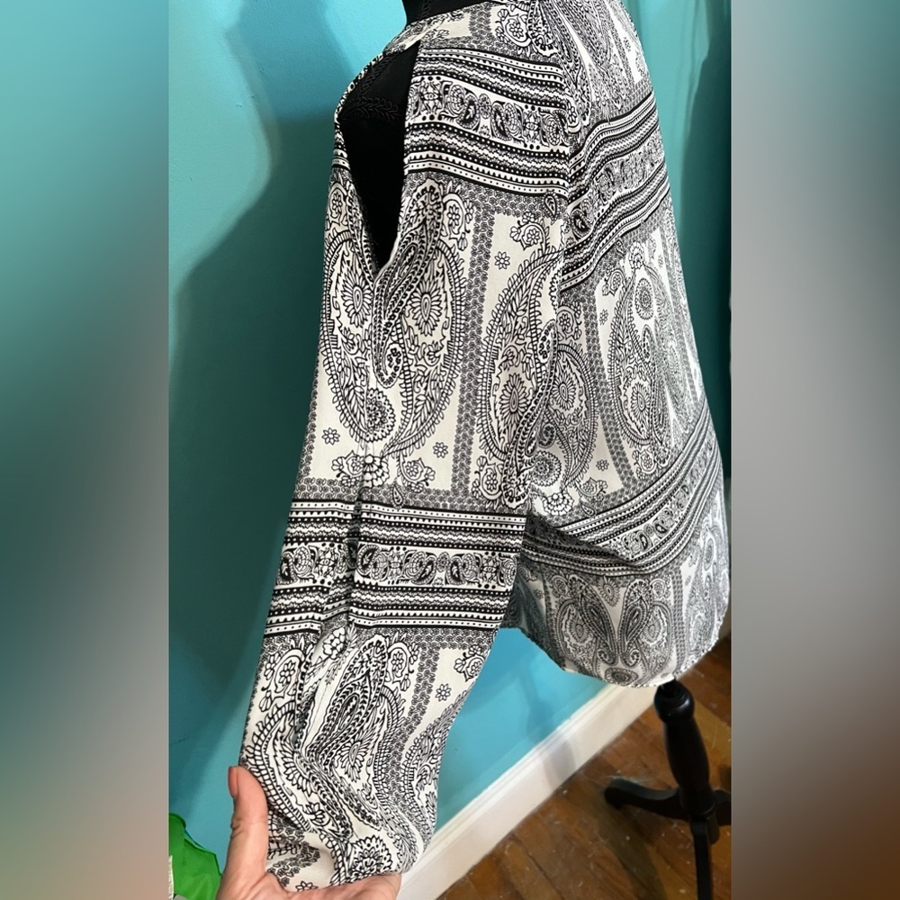 #166 Daniel Rainn Boho Paisley Blouse Medium Black White Tassel Sleeve - Picture 4 of 7